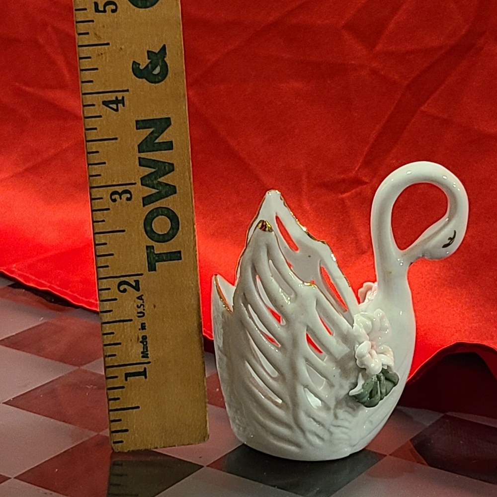 Vintage America Ceramic Swan with Gold Accents - Picture 5 of 10